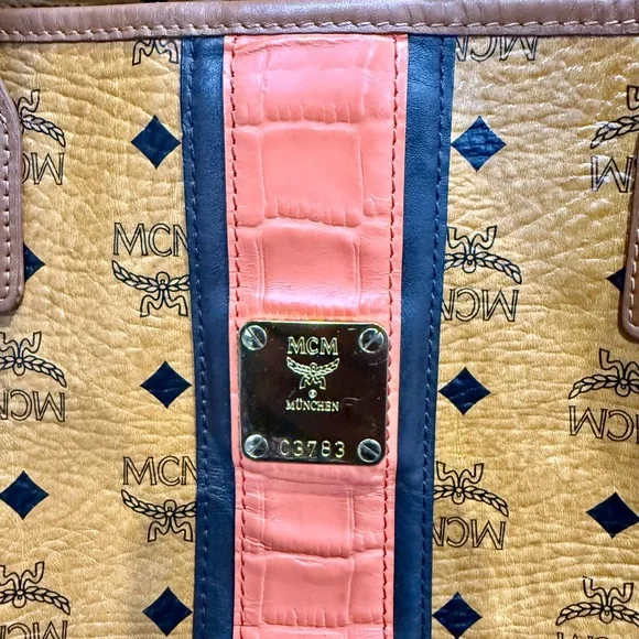 MCM Visetos Liz
Shopper Tote
Croc Embossed Limited edition - Picture 15 of 16